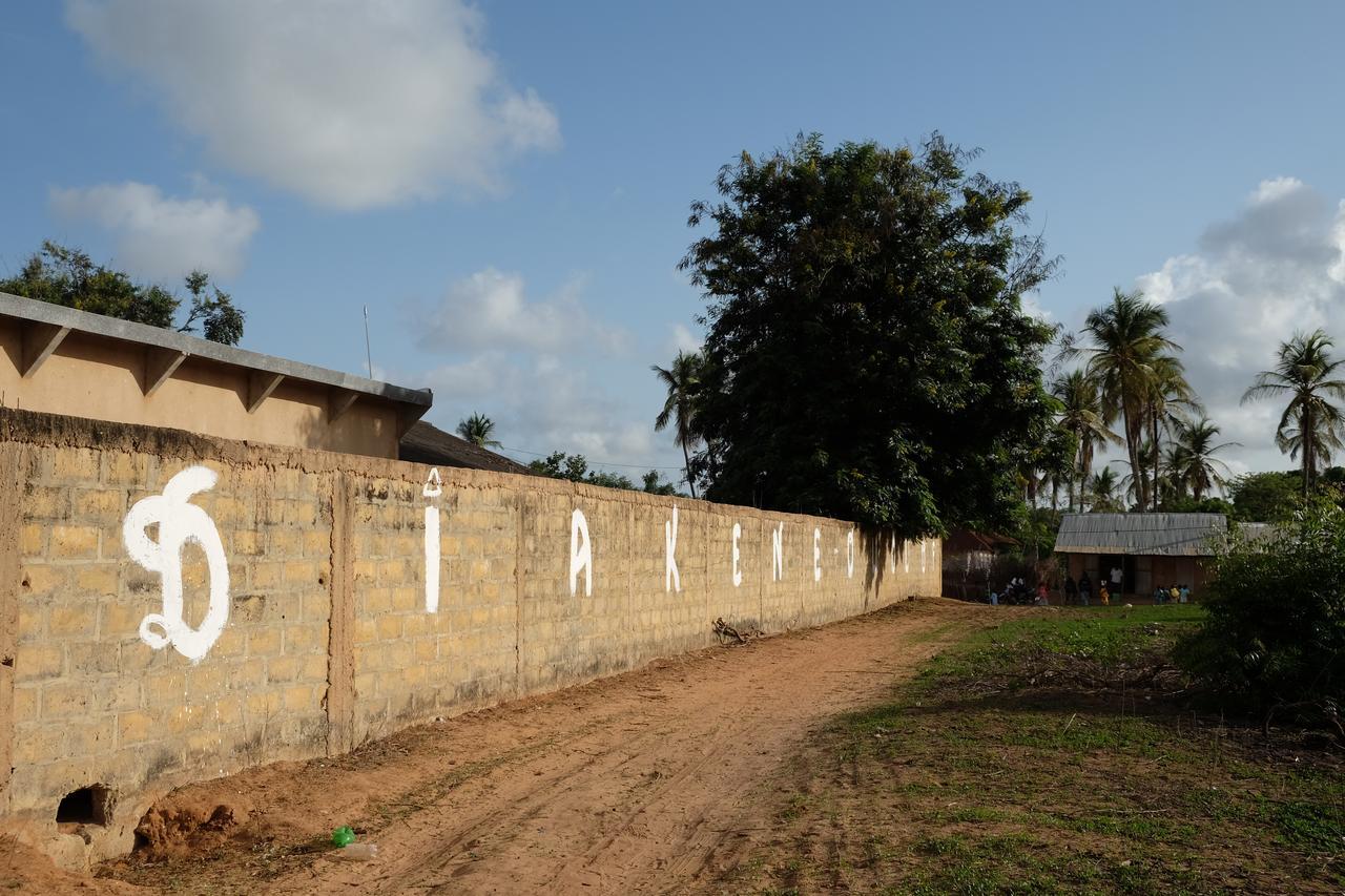 Centre Touristique Et Culturel Casamance Guest House Diakene Ouolof Bagian luar foto